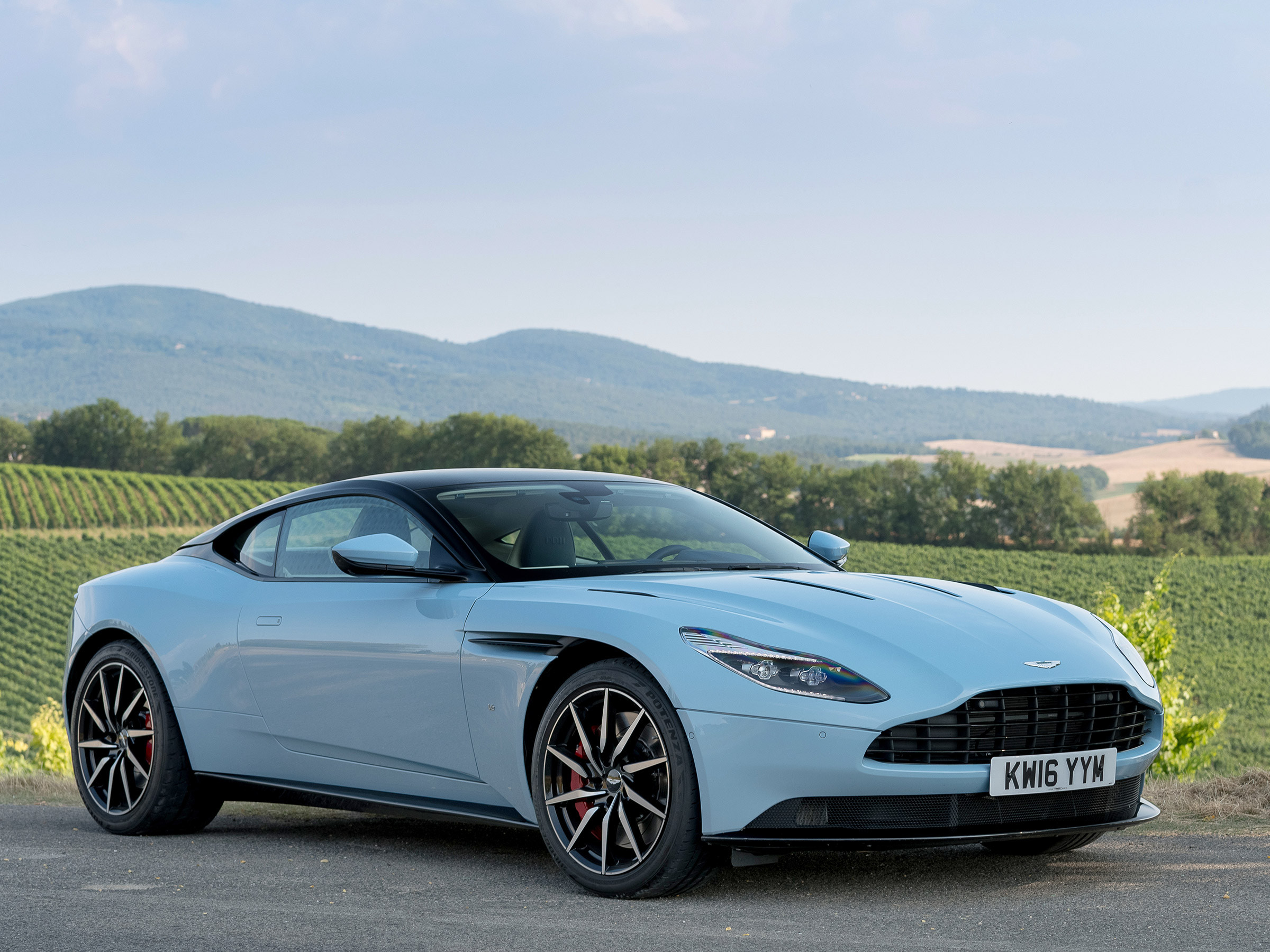 Aston Martin db11 2014