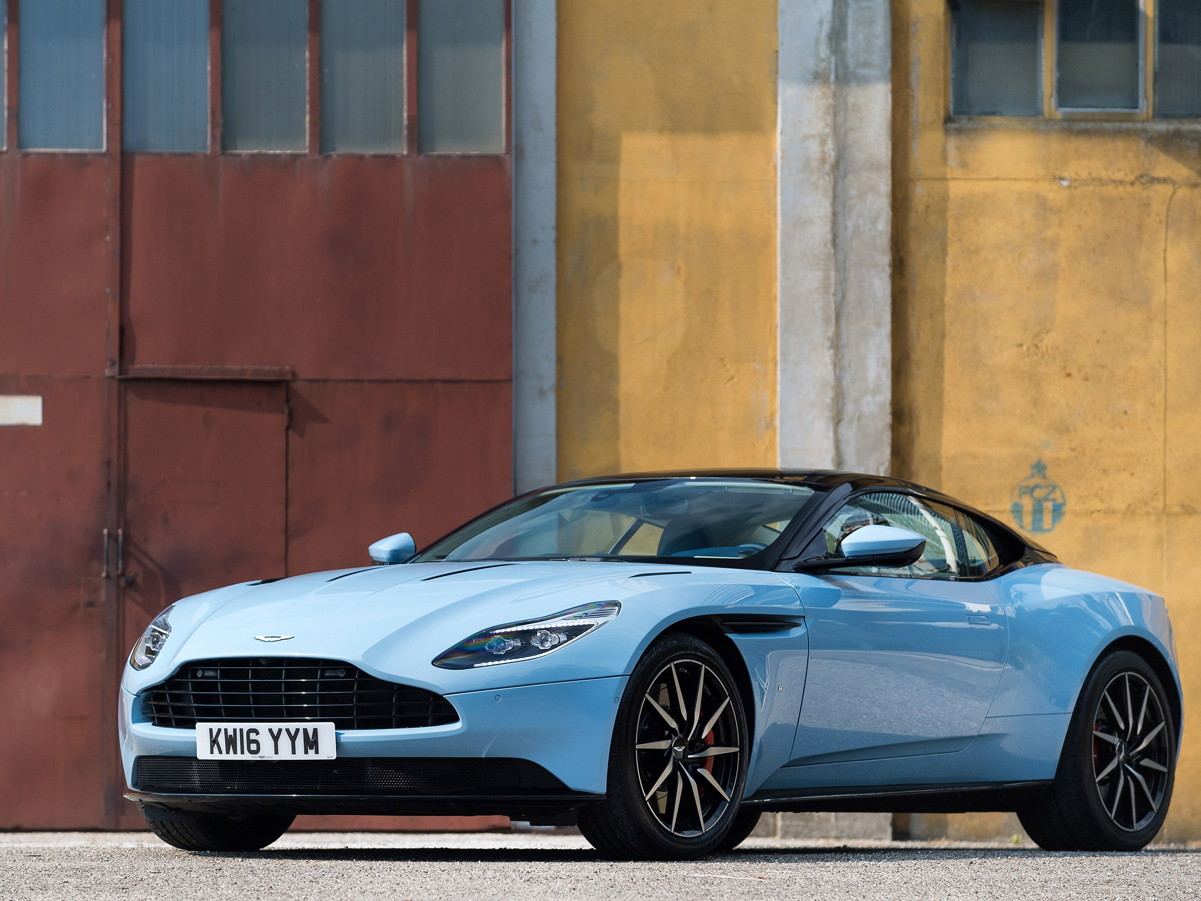 Aston Martin db11 2014