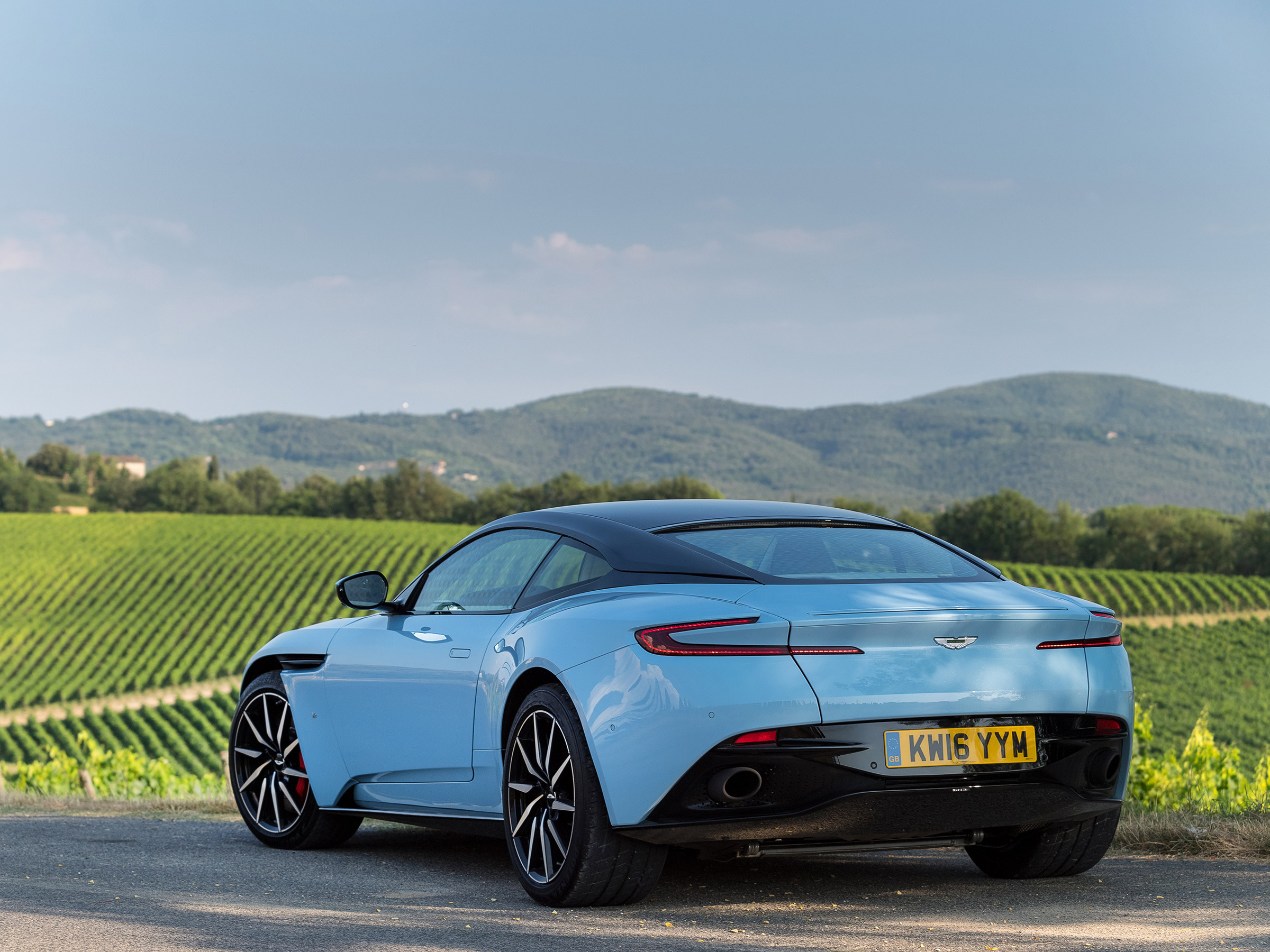 Aston Martin db11 2017 sportscar