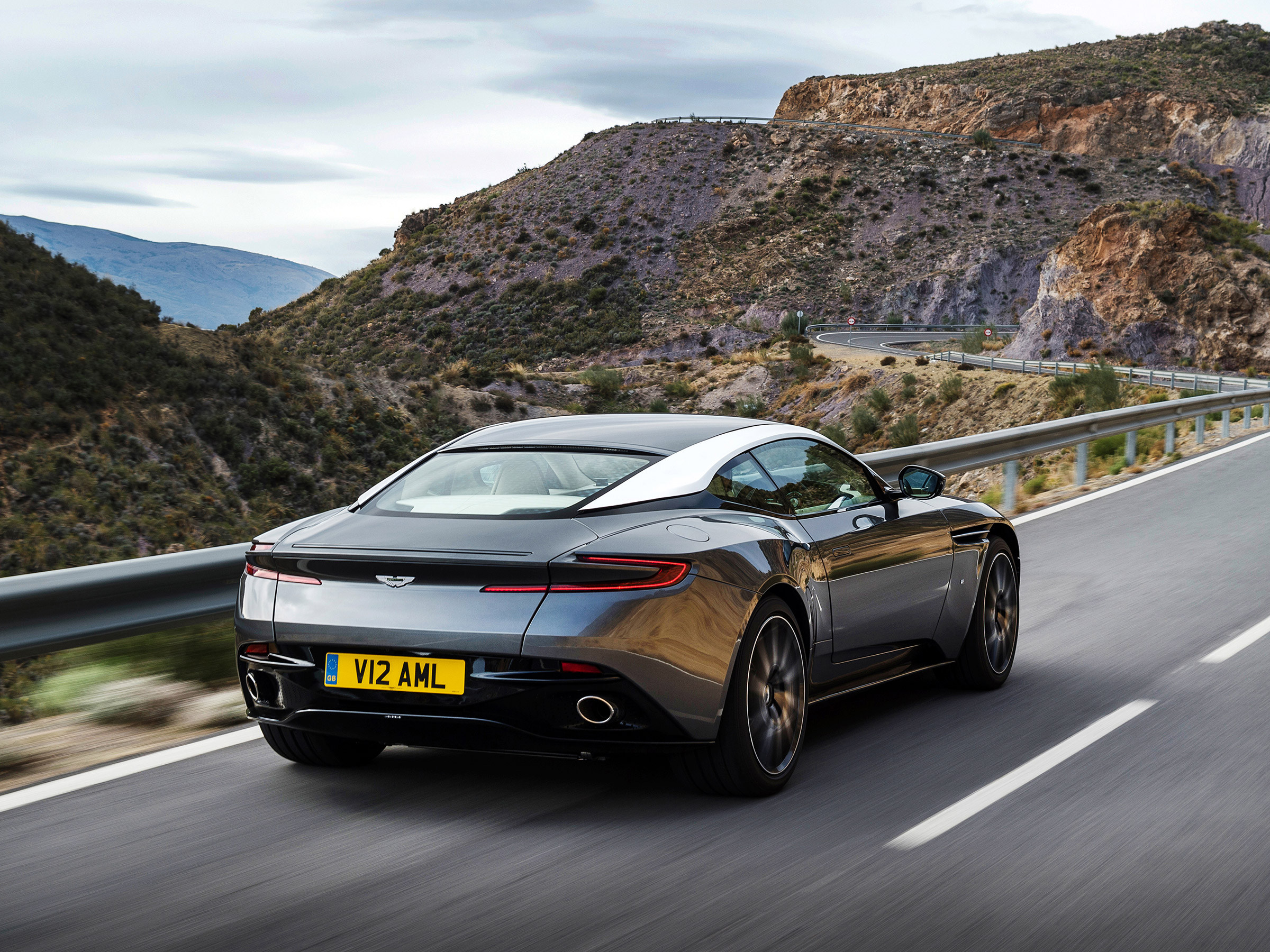 Aston martin db11 2022