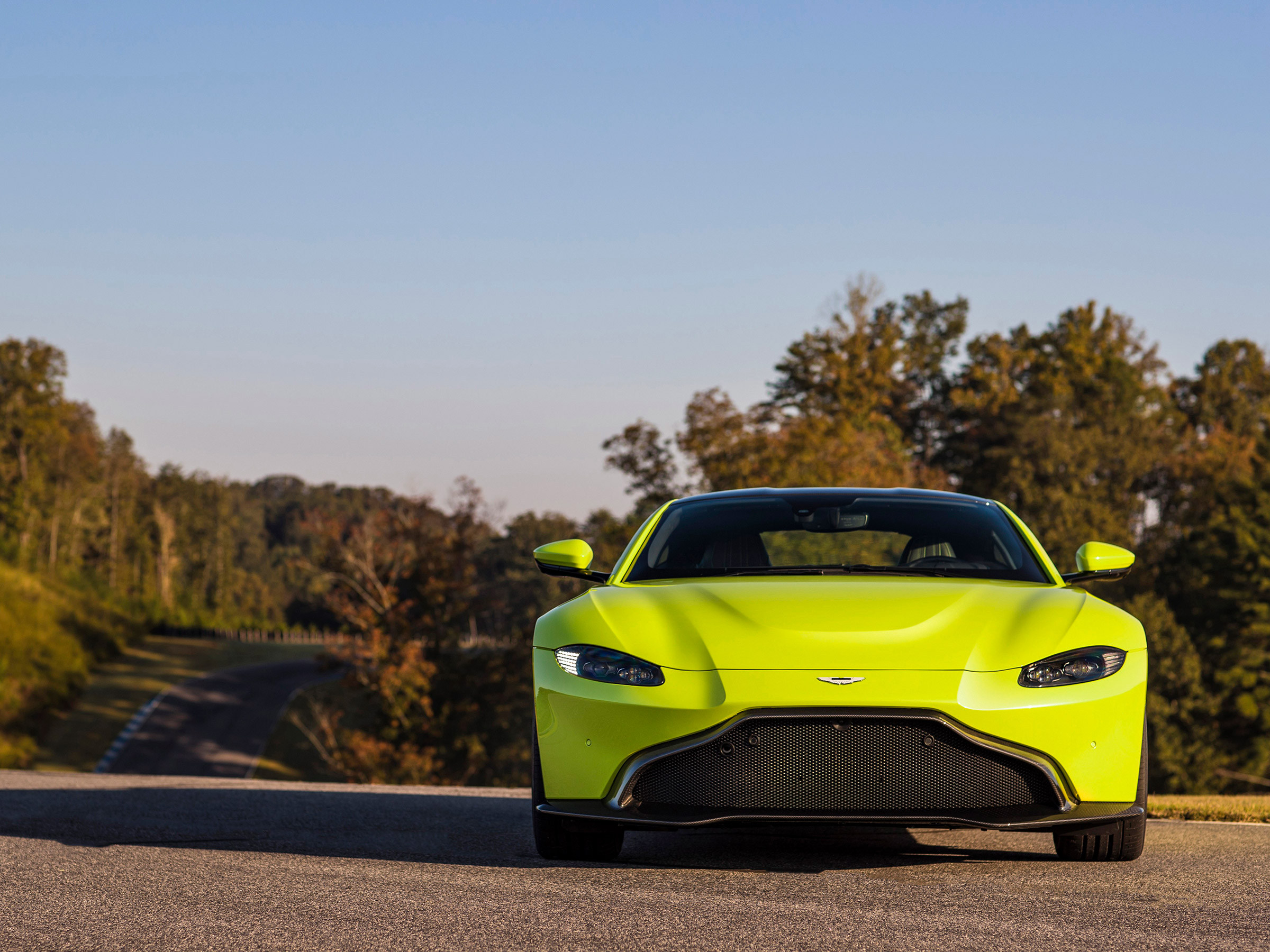 Aston Martin Vantage Р¶РµР»С‚С‹Р№