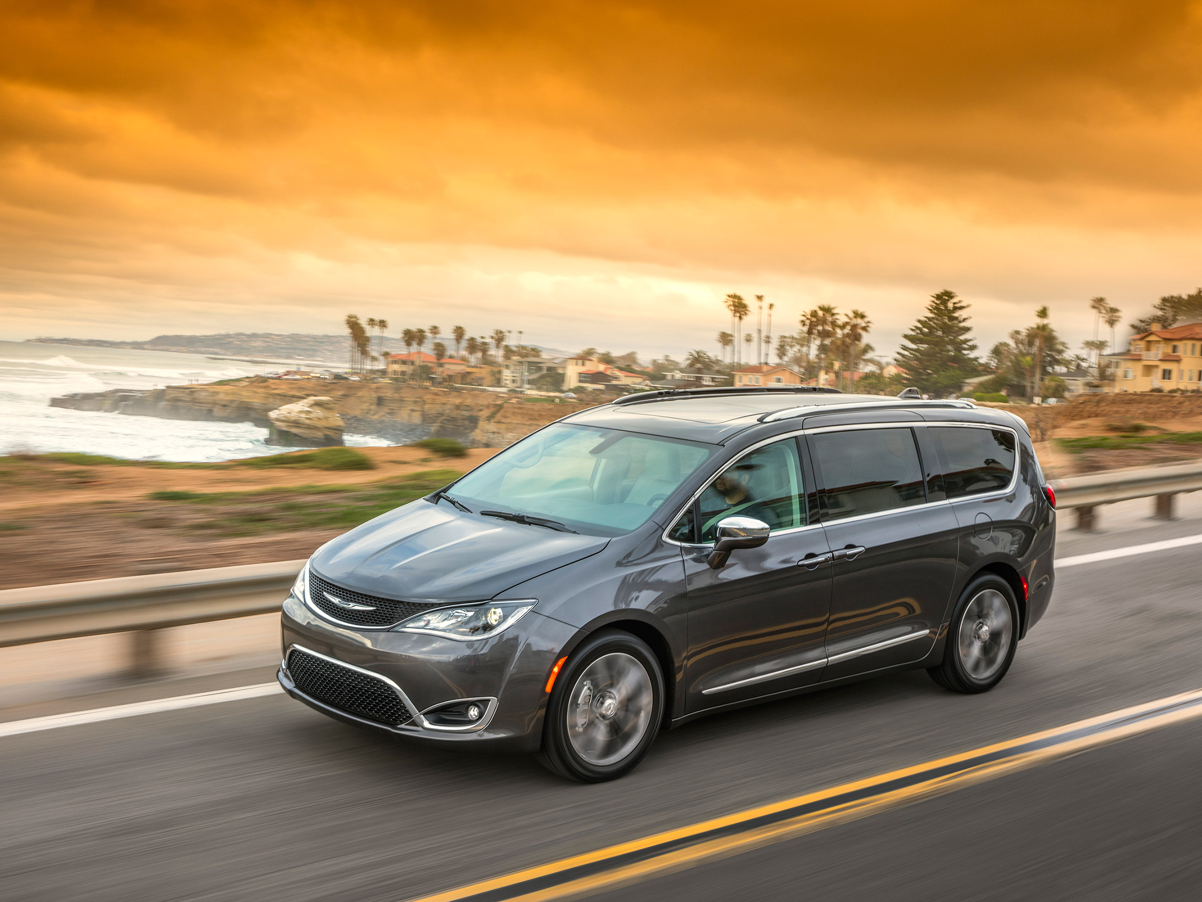 Chrysler pacifica. Chrysler Pacifica 2016. Новый Крайслер Пацифика. Минивэн Chrysler Pacifica.