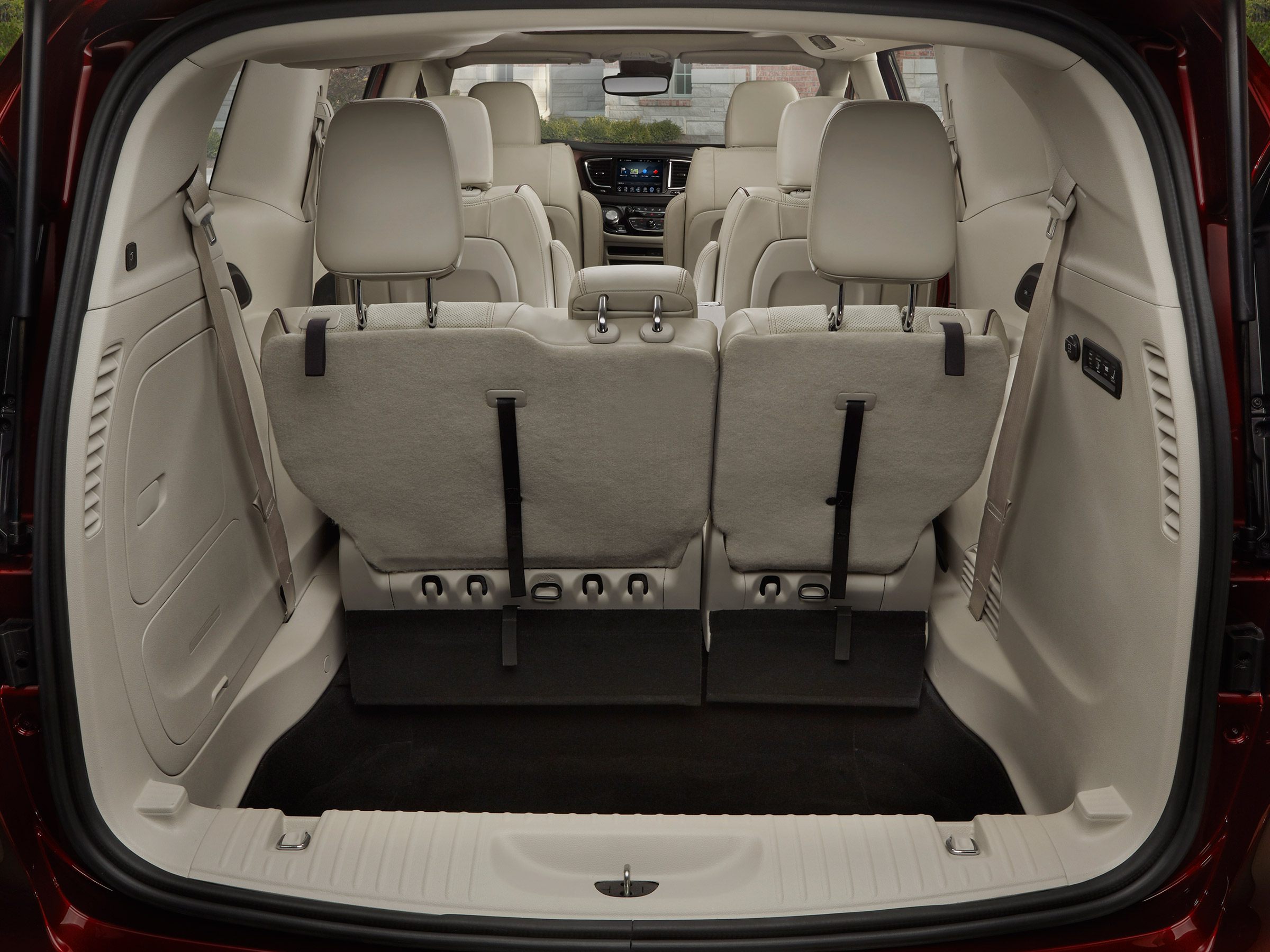 Chrysler Pacifica минивэн 2023 - фото в новом кузове, фото салона и ...