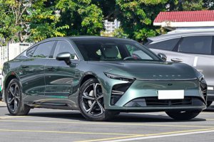Китайский седан EXEED Sterra ES