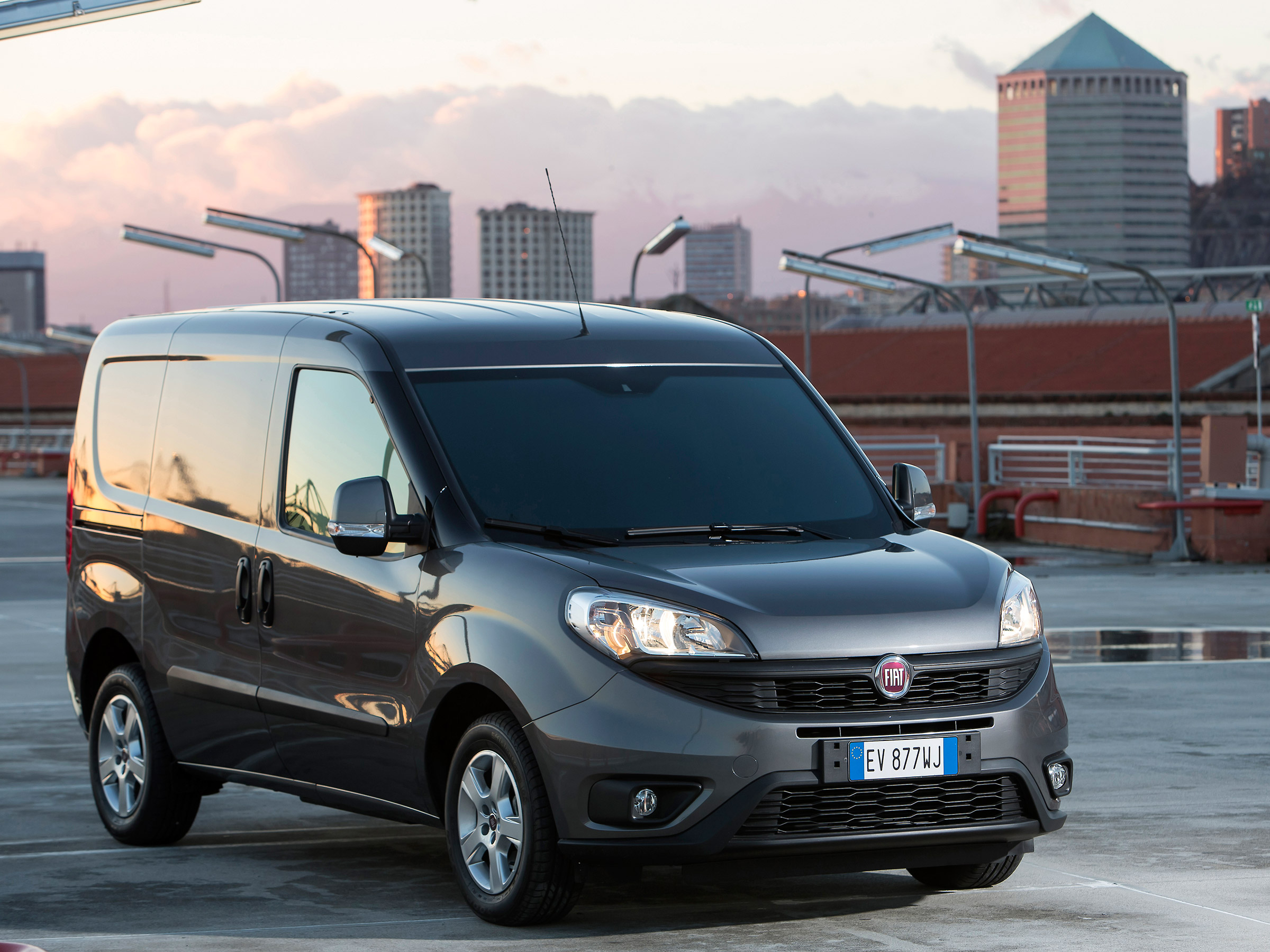 FIAT Doblo Cargo 2021: фото в новом кузове, фото салона и интерьера