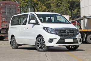 Китайский фургон Forthing M7
