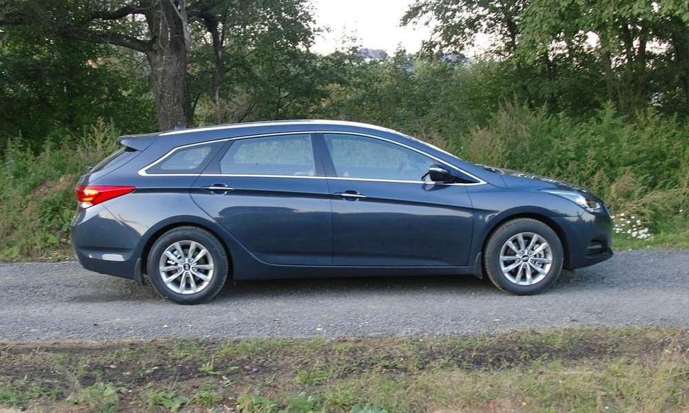 Hyundai i40 Универсал 2025 - фото в новом кузове, фото салона и интерьера