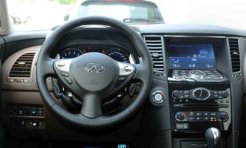 Infiniti QX70 фото