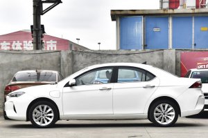 Китайский седан JAC iEVA50