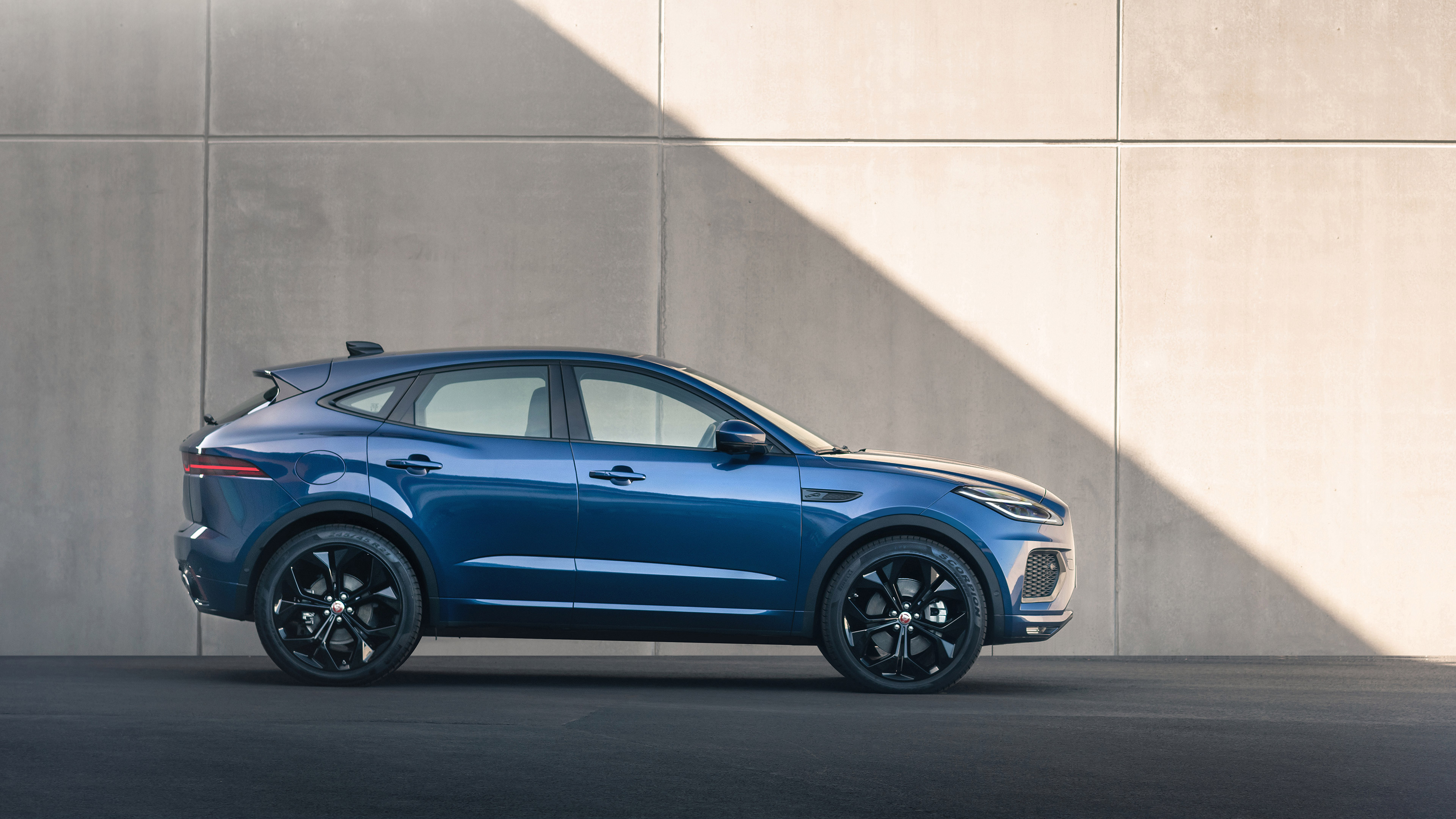 Jaguar кроссовер e Pace 2021