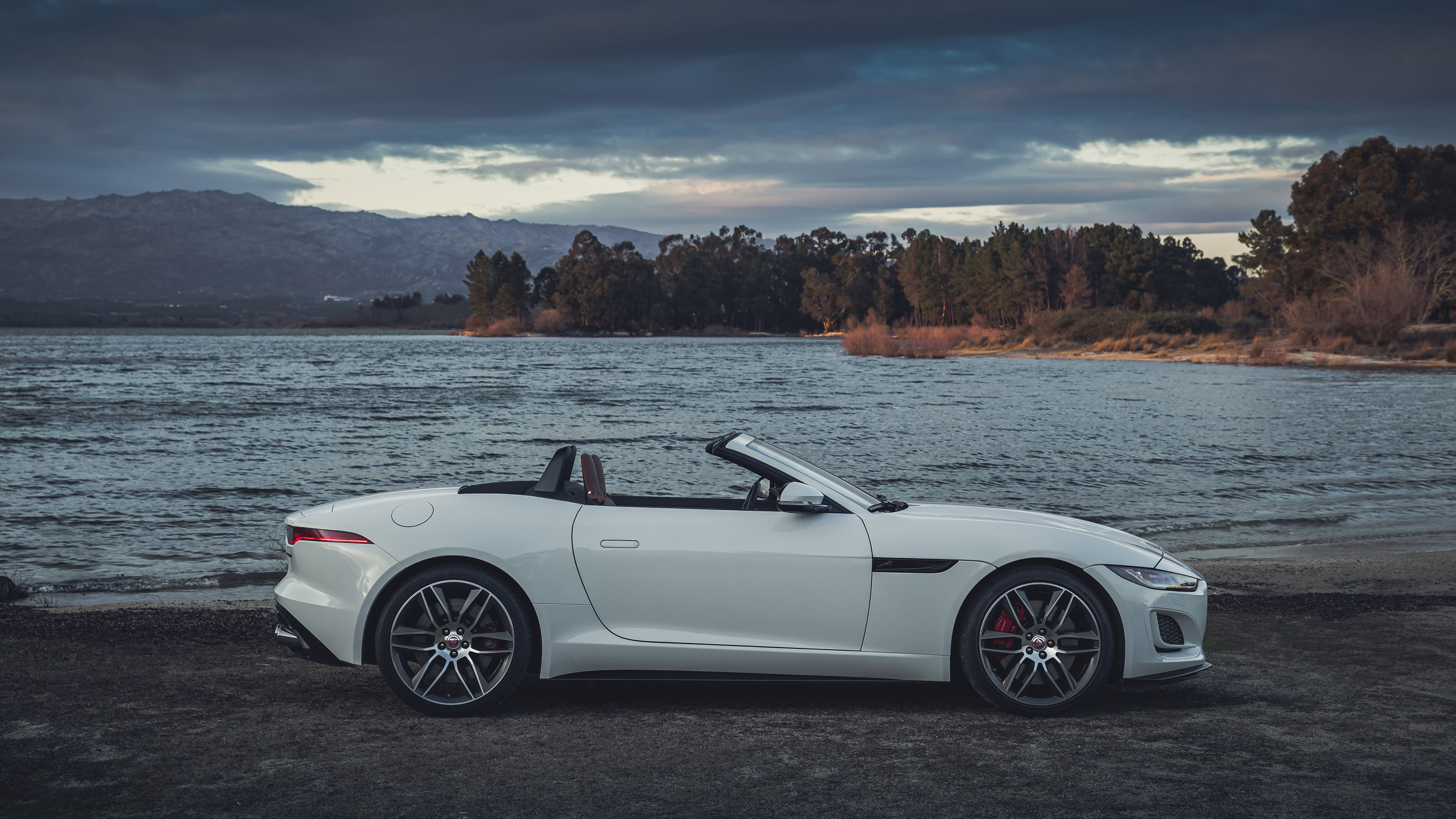 Jaguar f Type 2021 черный