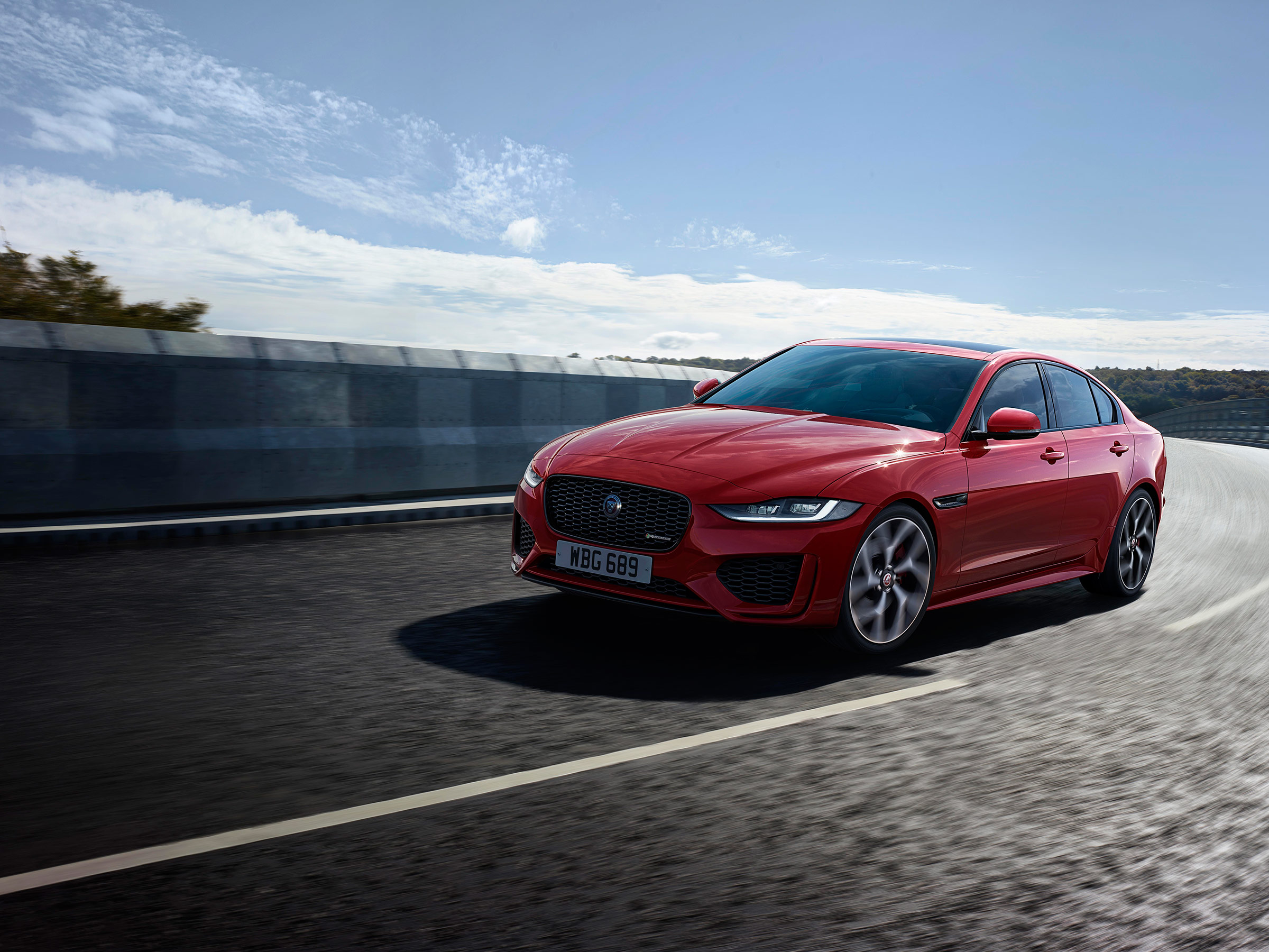 Jaguar xe i 2015