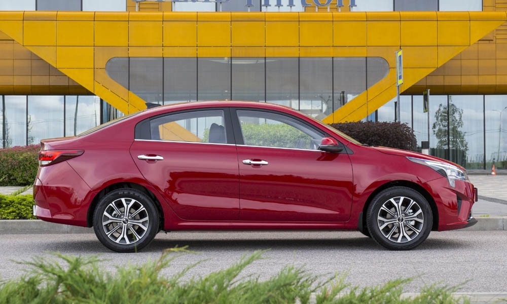 Kia Rio 2017 сбоку