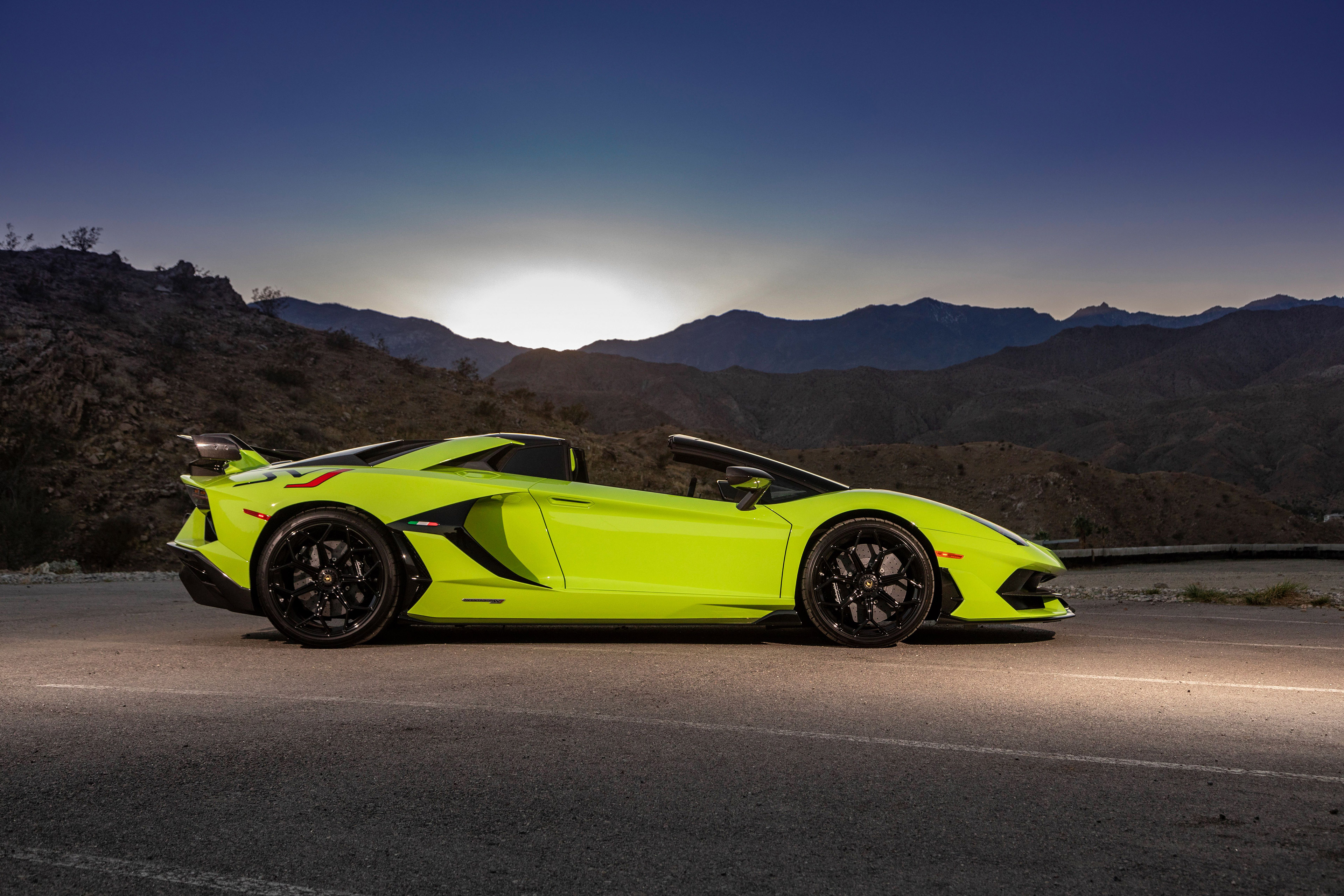 Lamborghini Aventador Roadster зелёная