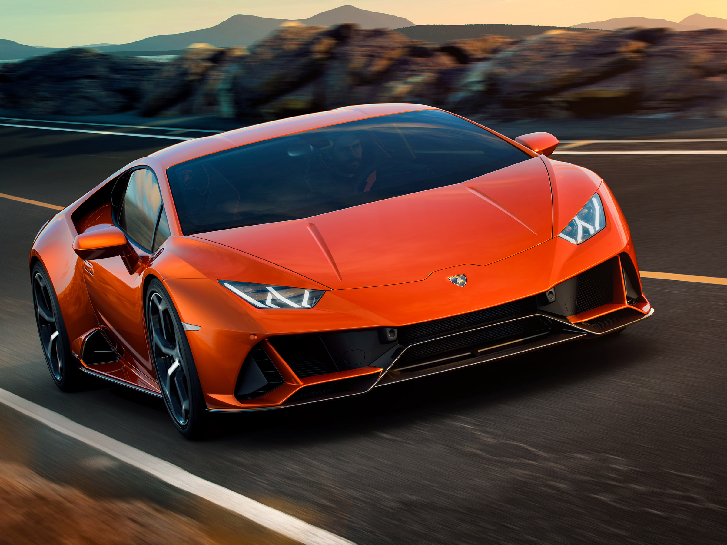 Lamborghini Huracan EVO 2024 - фото в новом кузове, фото салона и интерьера