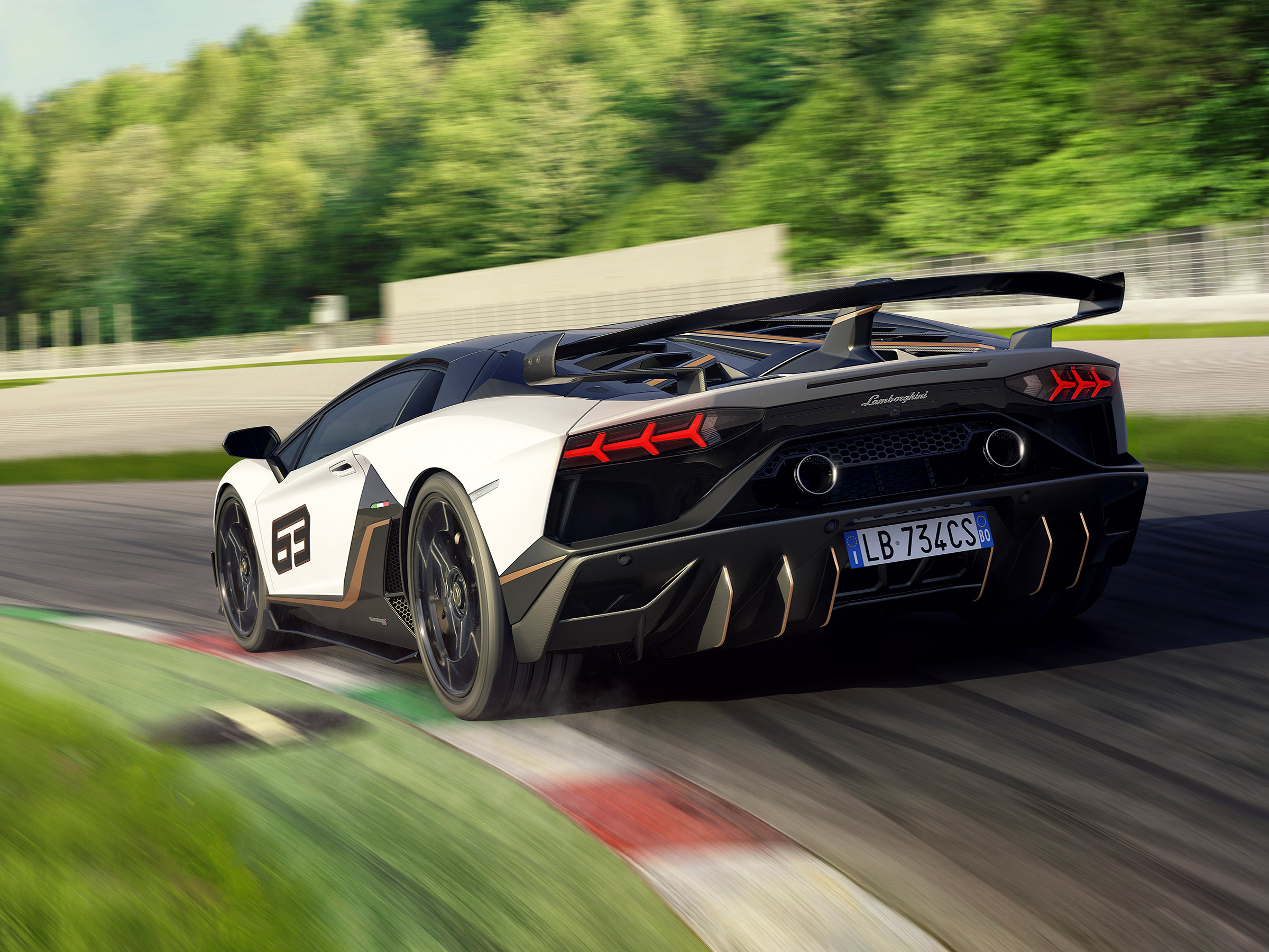 Ламборджини Aventador SVJ 1080