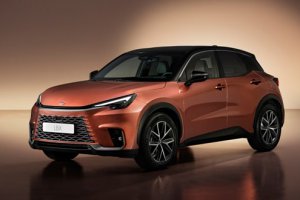 Японский кроссовер Lexus LBX