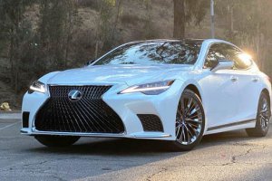 Японский седан Lexus LS 500