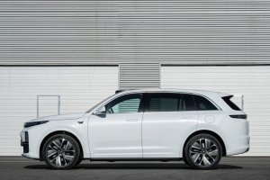 Китайский кроссовер Li L7 HYBRID Китайский кроссовер Li L7 HYBRID