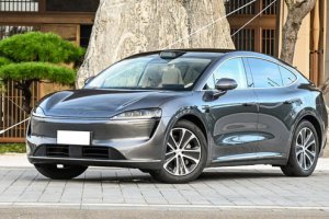 Китайский кроссовер Luxeed R7
