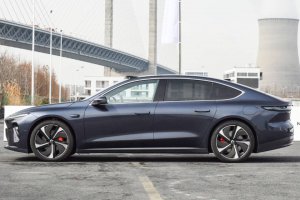 Китайский седан NIO ET7