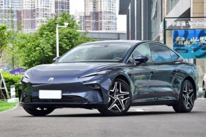 Китайский седан Rising F7