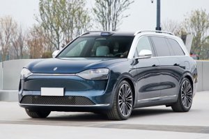 Китайский кроссовер SERES AITO M9