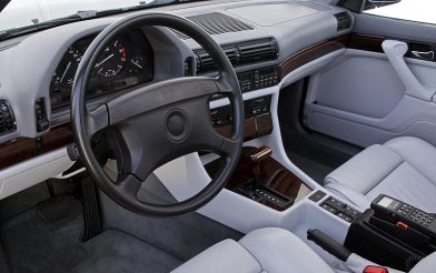 BMW 750iL (E32)