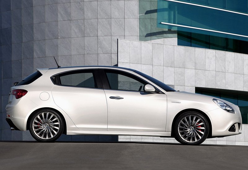 Prova Alfa Romeo Giulietta scheda tecnica opinioni e dimensioni 1750