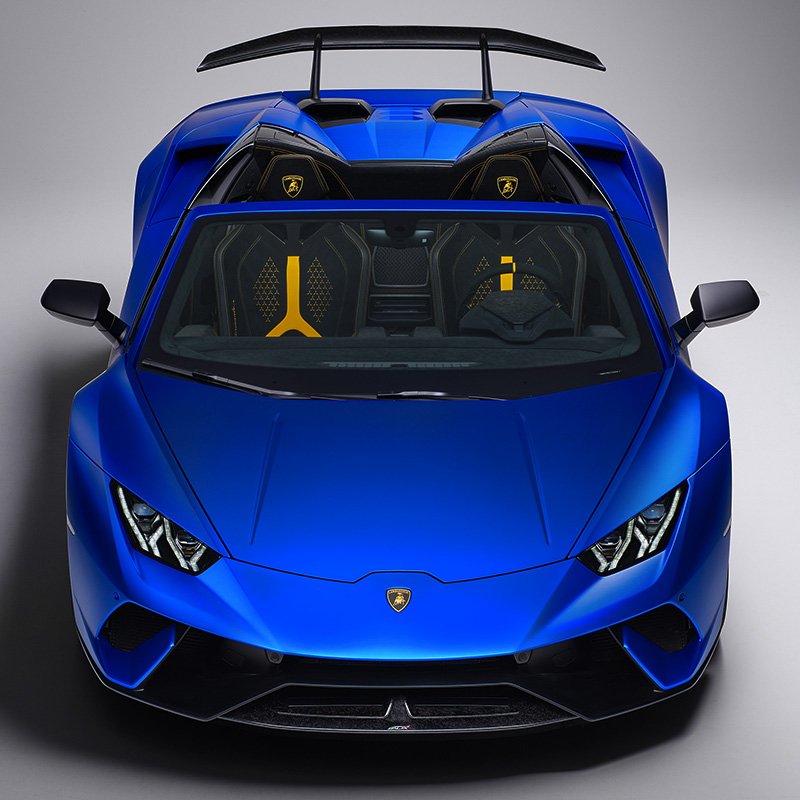 Lamborghini Huracan со спойлером