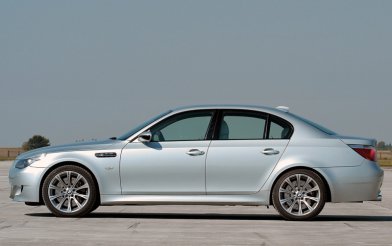BMW M5 (E60)