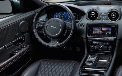 Jaguar XJR575